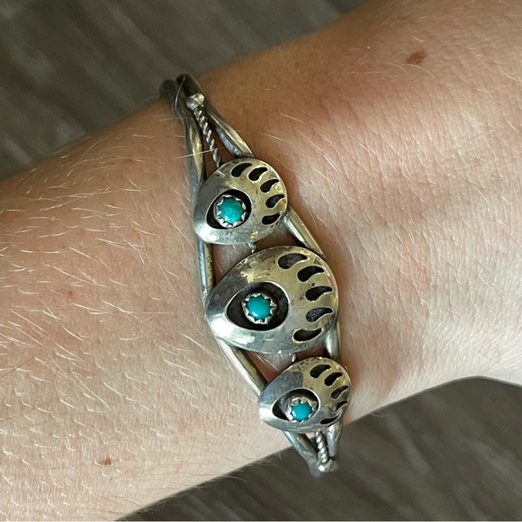 Vintage Turquoise Bear Paw Sterling Silver Cuff Bracelet - Picture 2 of 7